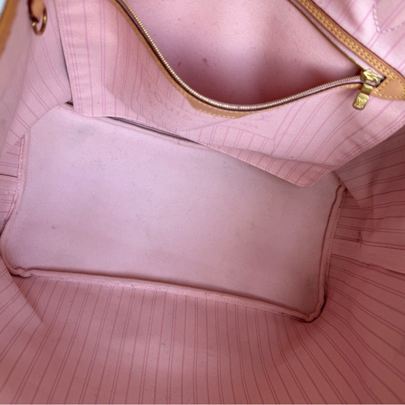 Authentic Louis Vuitton GM Neverfull - Picture 3 of 10